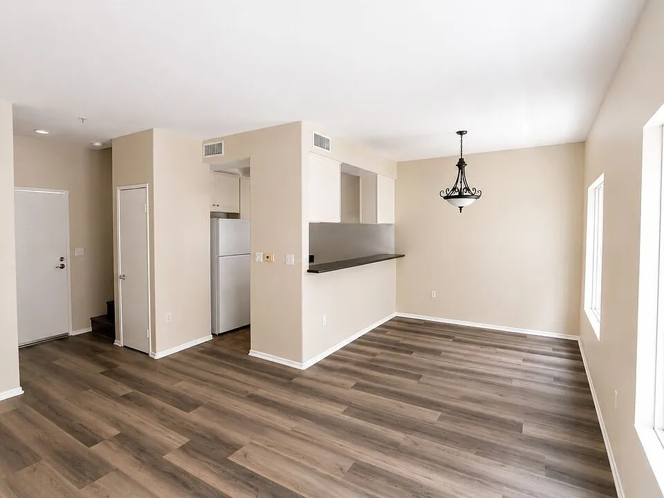 15200 Sherman Way #104