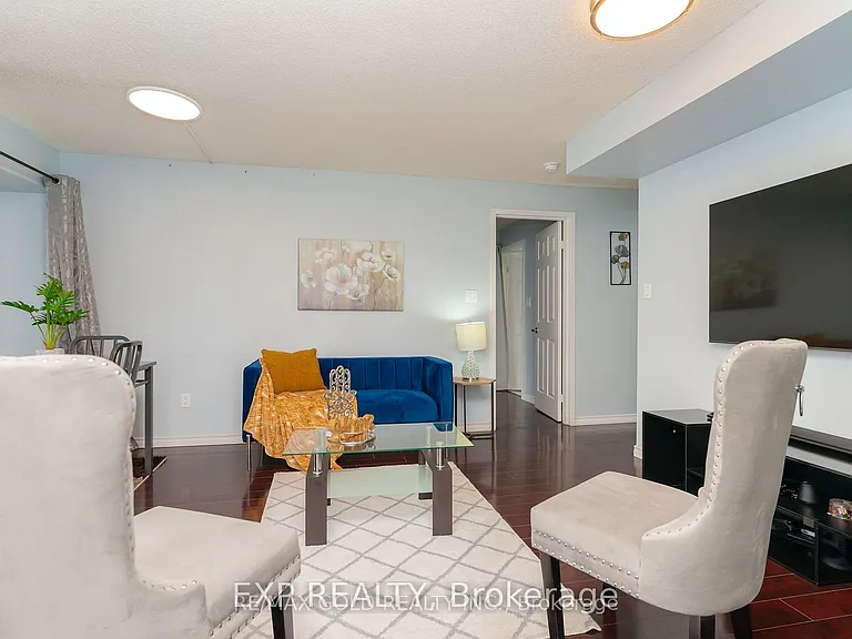 25 Agnes St #201 — Photo 4
