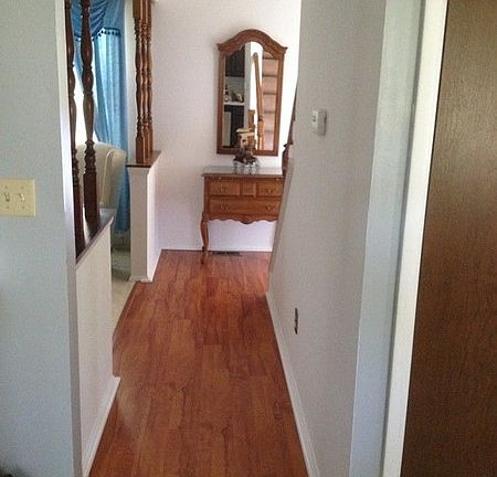 Entrance Foyer : Hardwood entrance Foyer