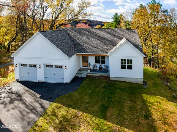 24 Crescent Terrace, Wynantskill, NY 12198