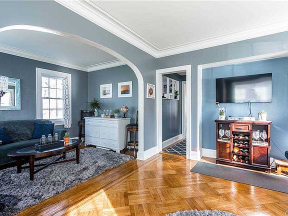 4th image of 18 Vinton St