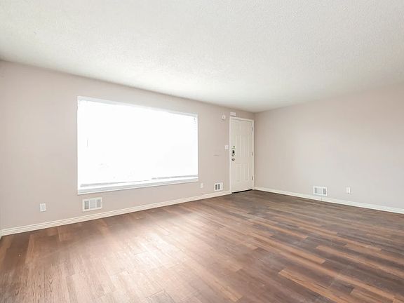 3rd image of 3196 Victor St