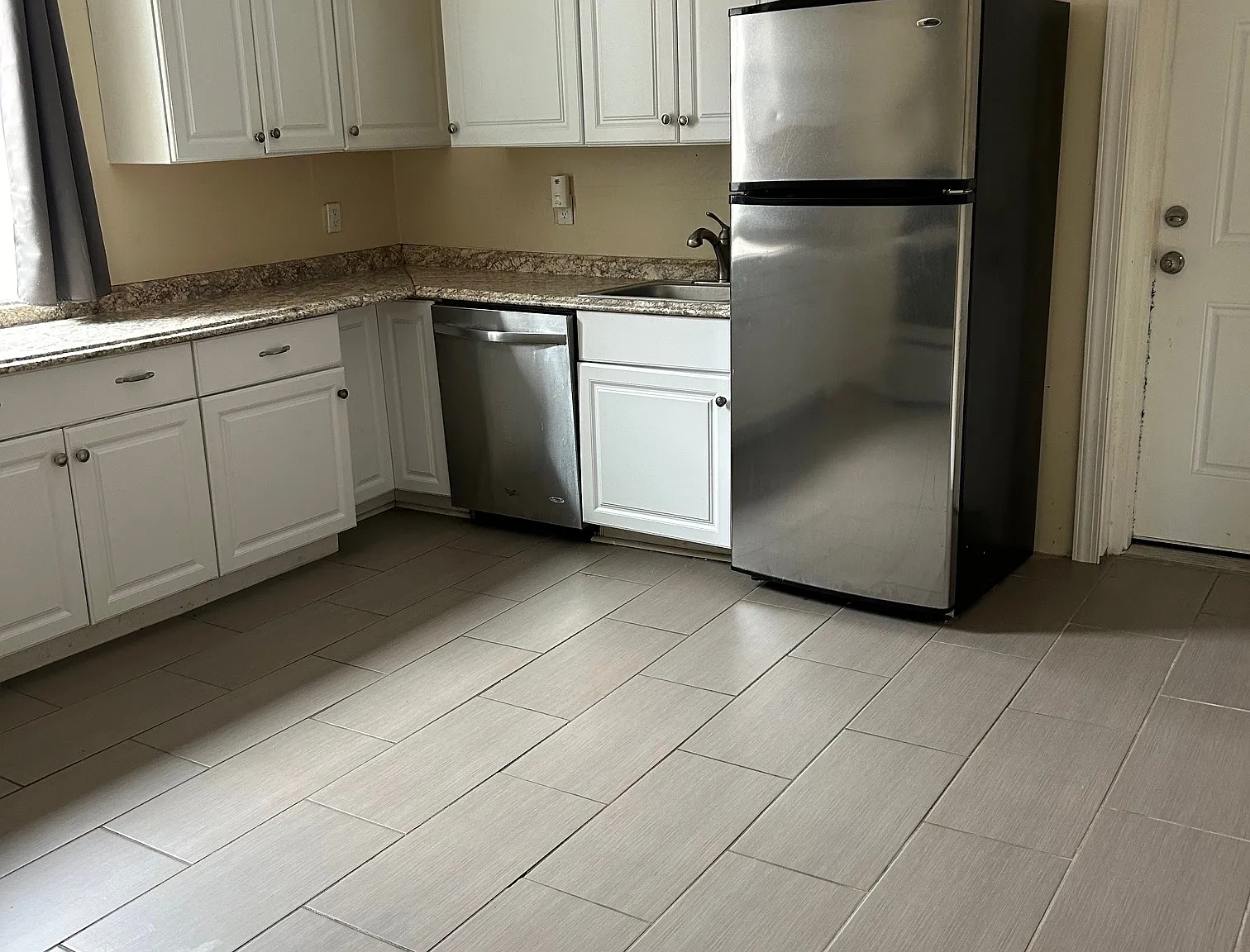1 bed, 1000 sqft, $1,300 — Photo 2