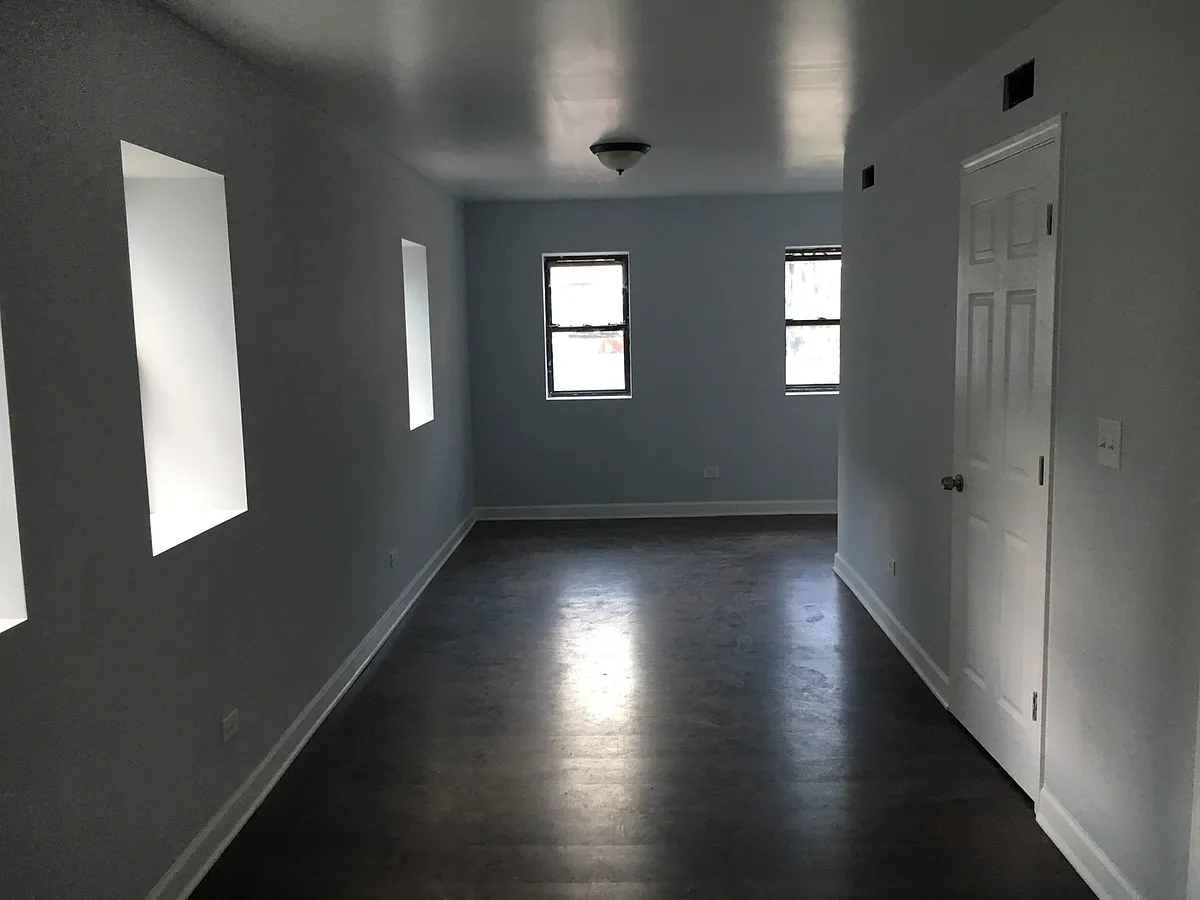Building Photo - 2228 S Sawyer Ave