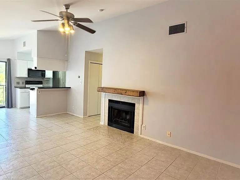 106 E 30th St #308 — Photo 2