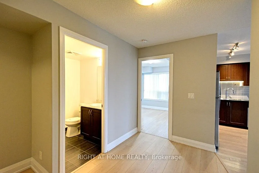 Building Photo - 370 Highway 7 E #621