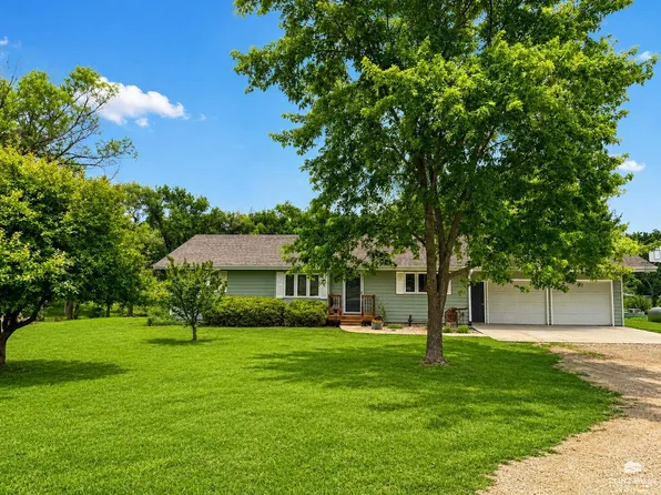 104 D St, Olsburg, KS 66520