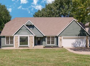 7816 Caenen Lake Rd, Lenexa, KS 66216
