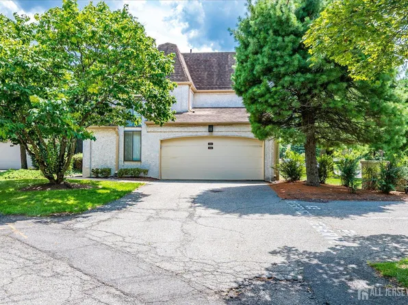 83 Park Gate Dr, Edison, NJ 08820