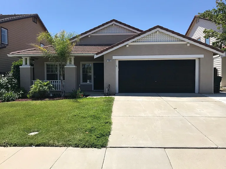 1145 Stonecrest Dr — Photo 1