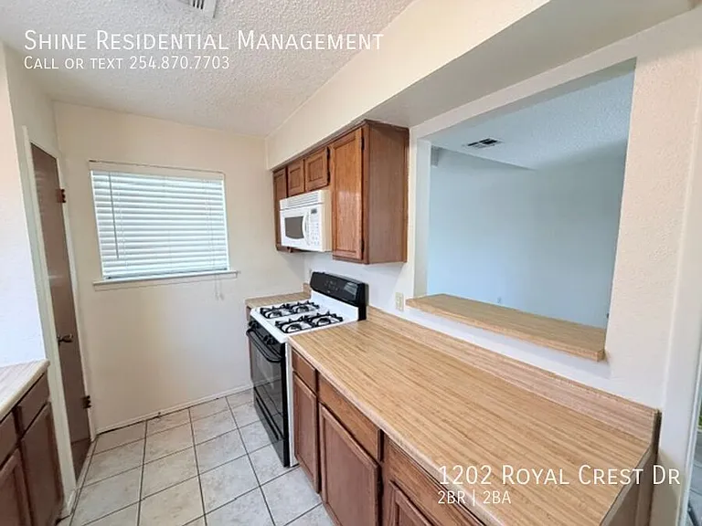 1202 Royal Crest Dr — Photo 24