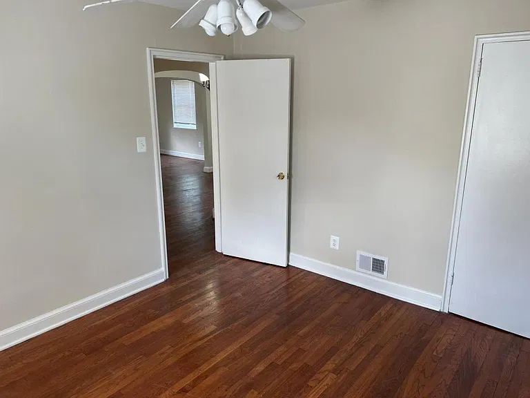 933 N Cleveland St — Photo 6