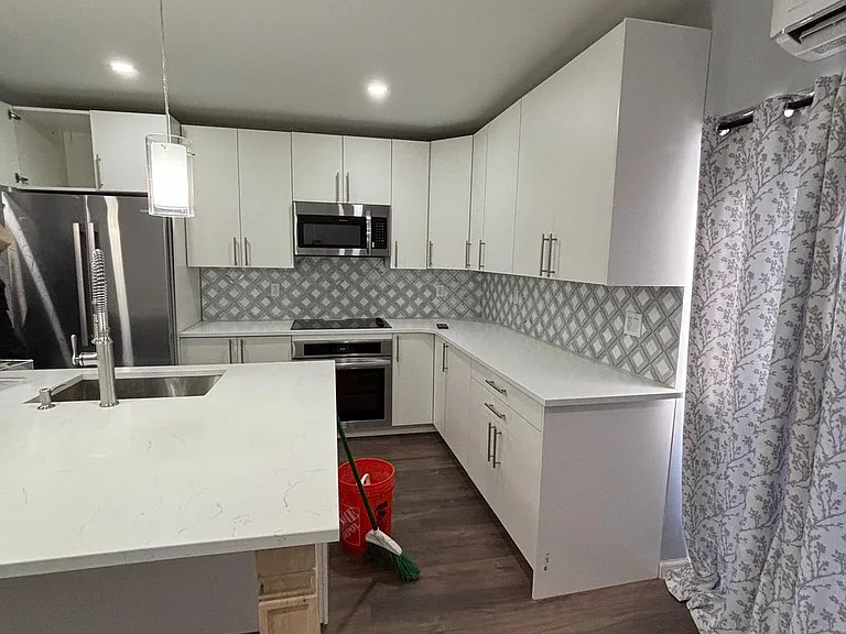 516 E Mayland St — Photo 2