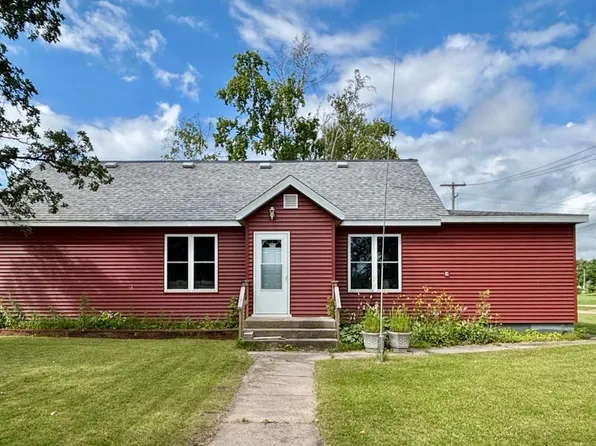 601 1st St S, Karlstad, MN 56732