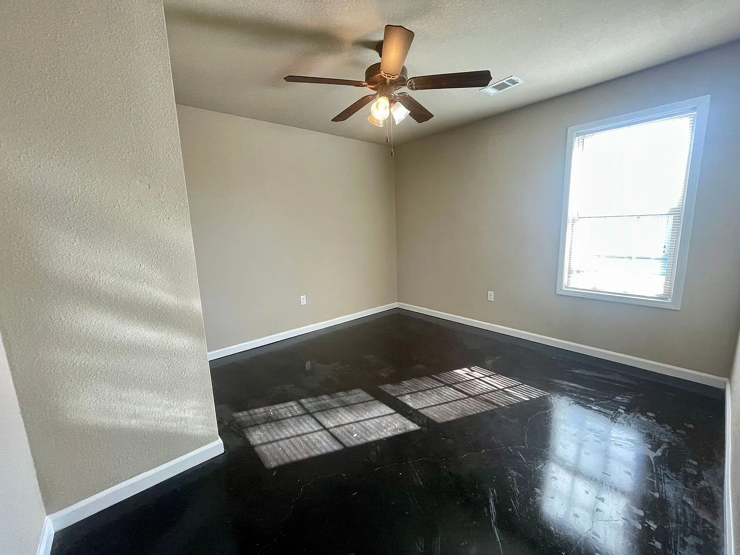 2 bed / 1 bath available now! — Photo 4