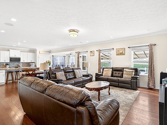 3rd image of 1055 Livorno Dr