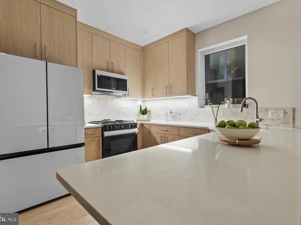 1032 S Randolph St, Philadelphia, PA 19147