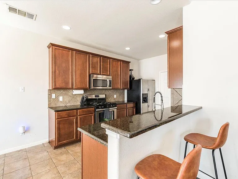 1721 Monahans Ln — Photo 5