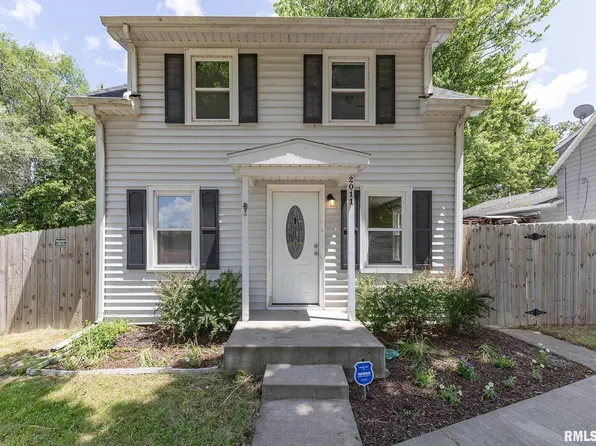 2011 N 6th St, Clinton, IA 52732