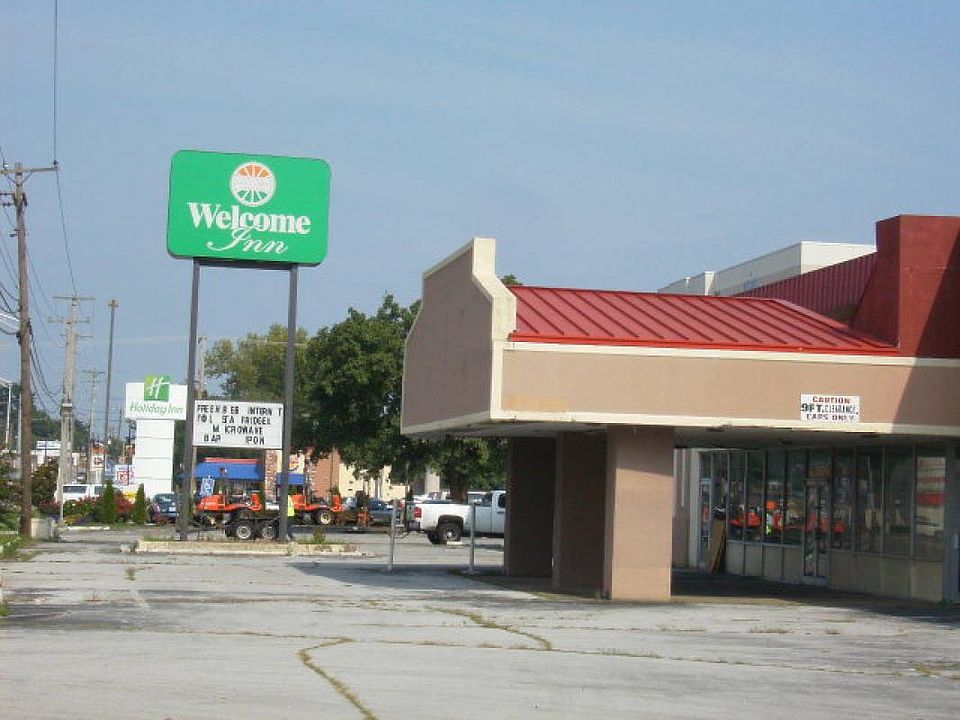 2nd image of 2916 Fort Campbell Blvd