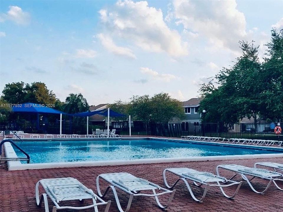 1st image of 614 Woodgate Cir
