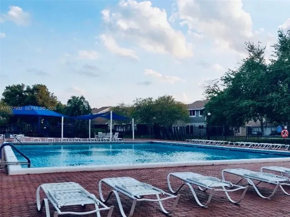 614 Woodgate Cir, Sunrise, FL 33326