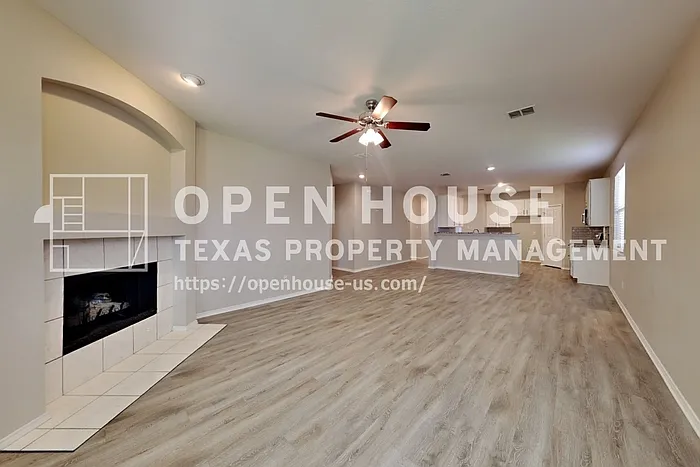 2021 Hickory Dr — Photo 6