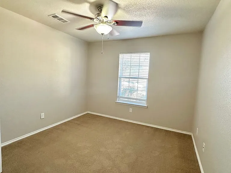 2315 Windy Cir — Photo 12