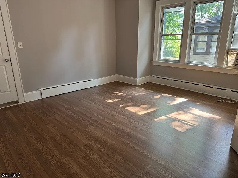 3 bed, 1.5 bath, $3,300 — Photo 3