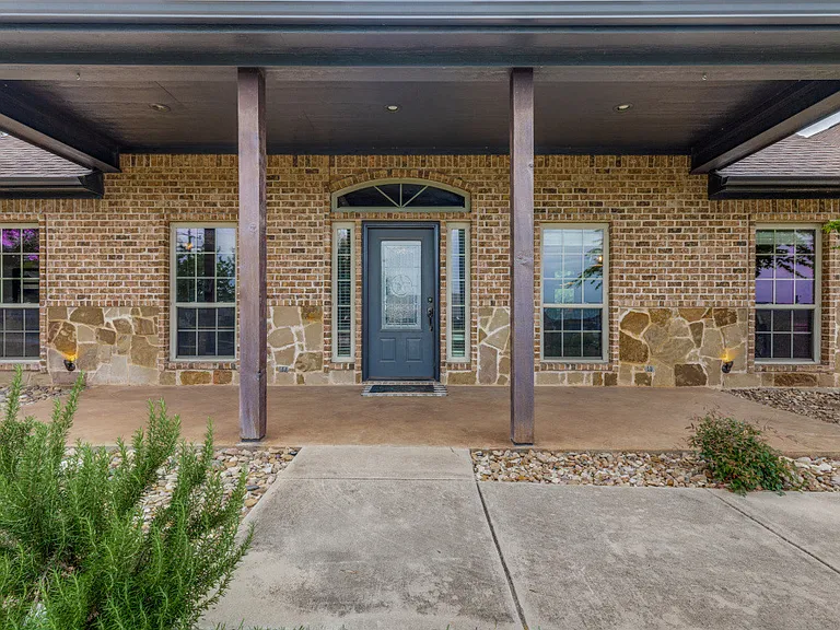 5584 Justine Pl — Photo 4
