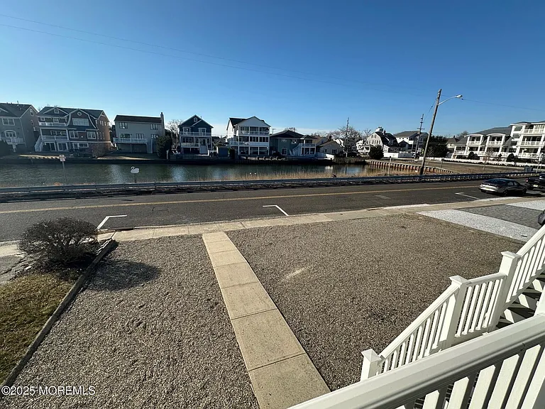 211 Trenton Ave — Photo 5