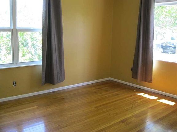 5th image of 605 NE 11th Ave