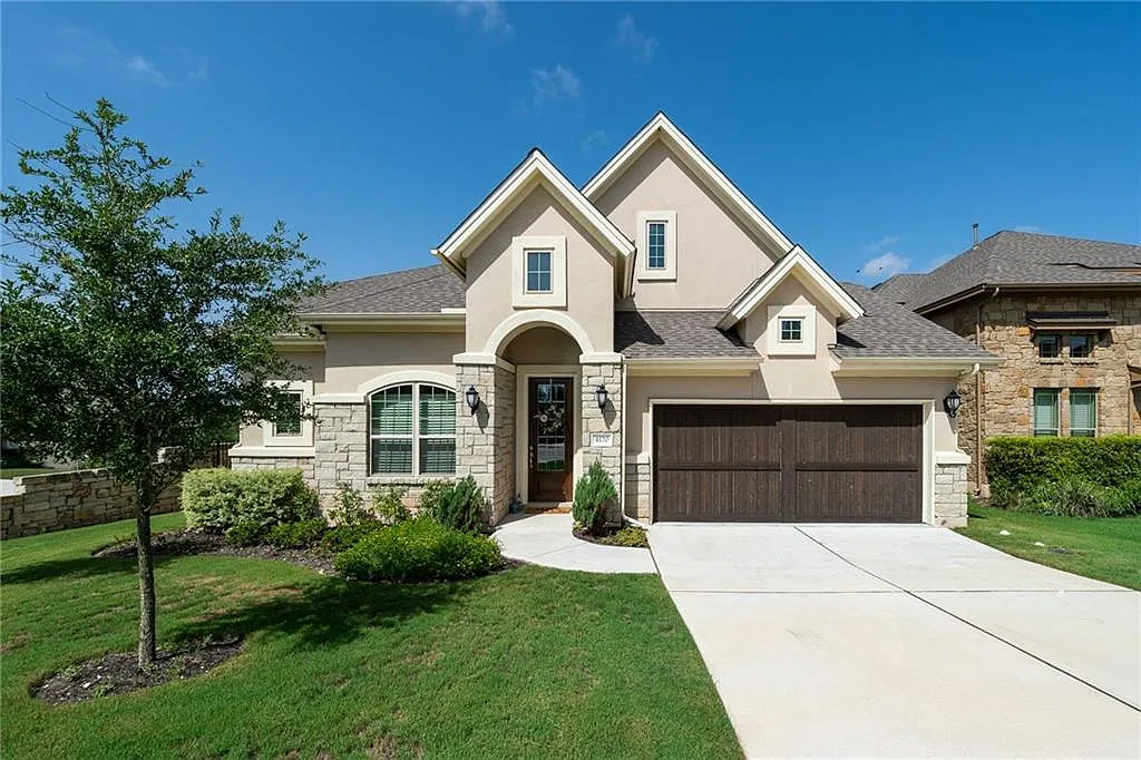 4 bed, 2.0 bath, 2331 sqft, $3,200 — Photo 3