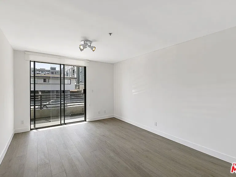 1616 Brockton Ave #101 — Photo 8