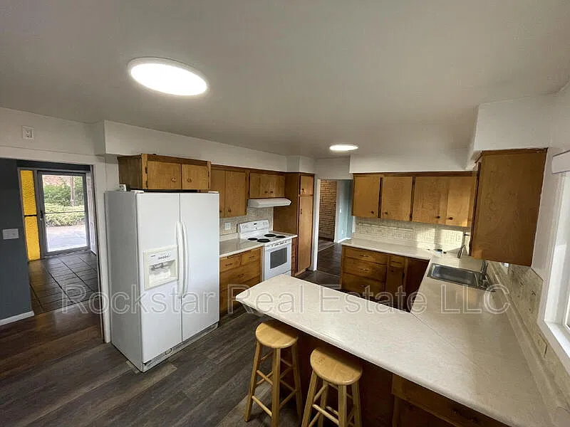 4 bed, 3.0 bath, 3214 sqft, $2,800 — Photo 3