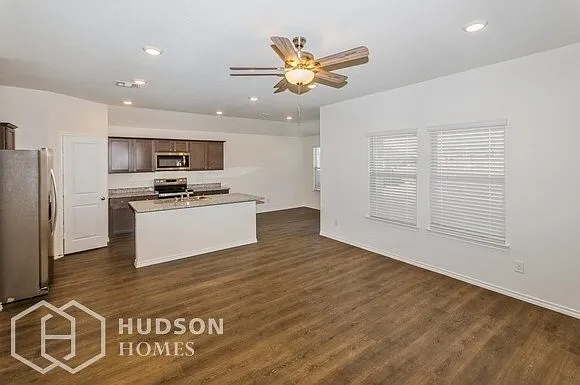 3 bed, 2.0 bath, 1450 sqft, $1,949 — Photo 4