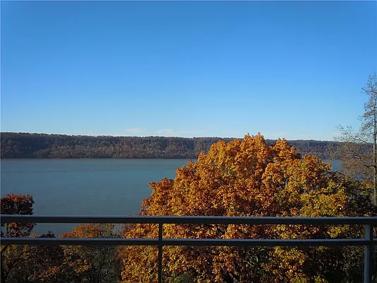 Sold by R New York | media 29