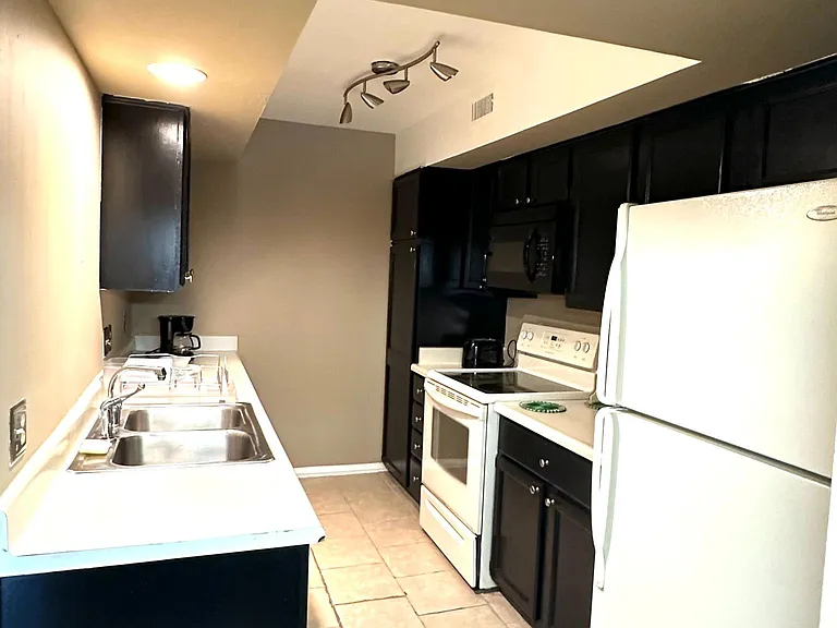 600 NW 4th St #205 — Photo 14