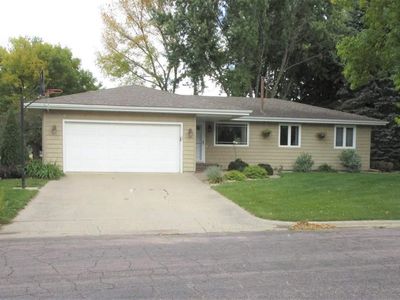 121 Windsor Ct E, Le Sueur, MN, 56058