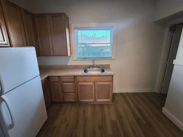 704 Simon St #&-22186 — Photo 8