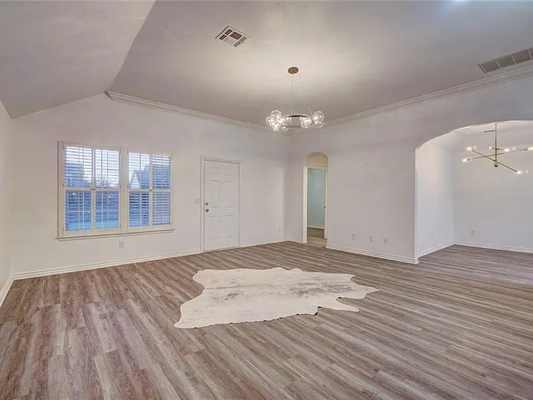 300 Glen Dr — Photo 12