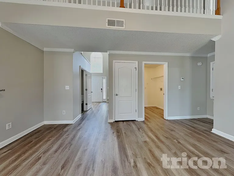 130 Kyle Way — Photo 3