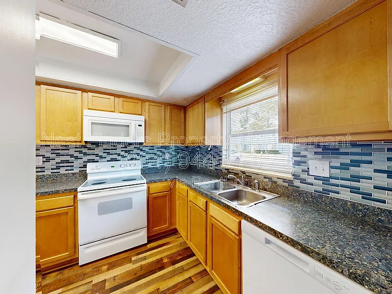 11406 Bedford Oaks Dr — Photo 4