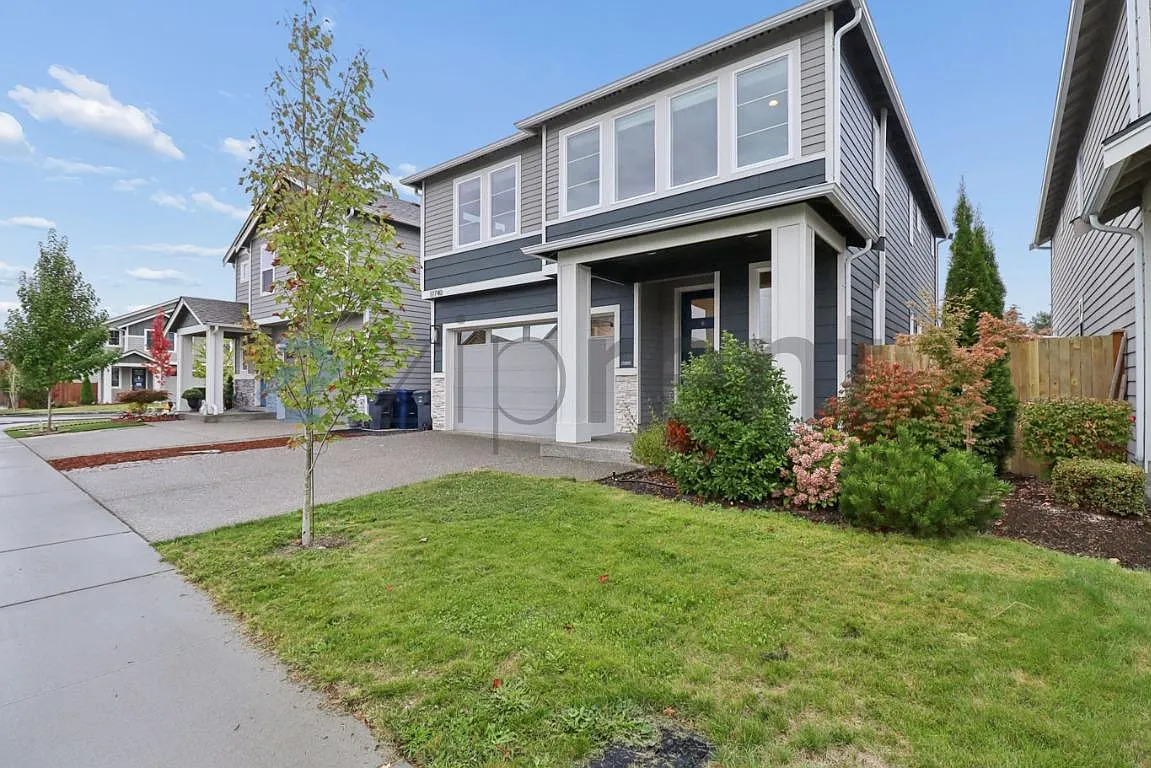 3 bed, 2.5 bath, 2010 sqft, $3,850 — Photo 2