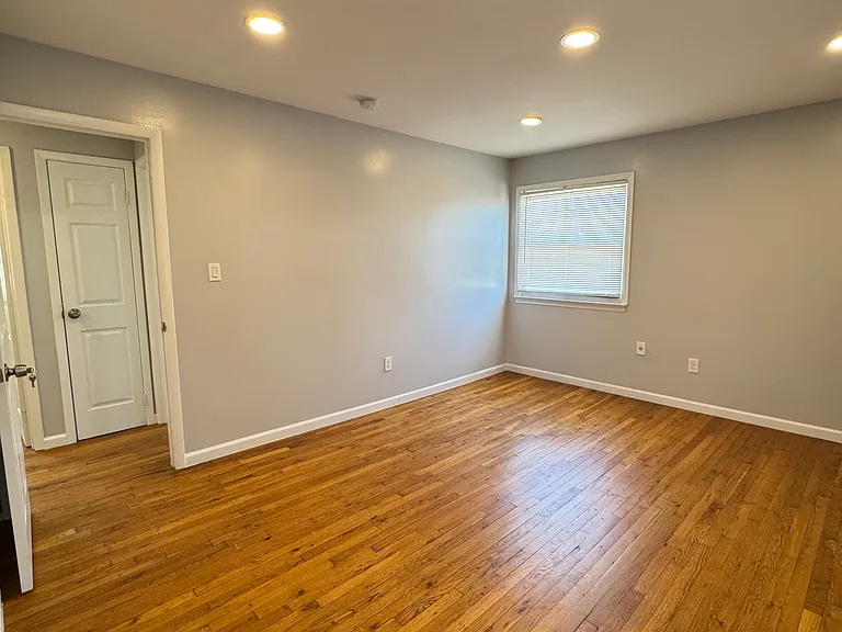 300 Jefferson Ave #1 — Photo 20