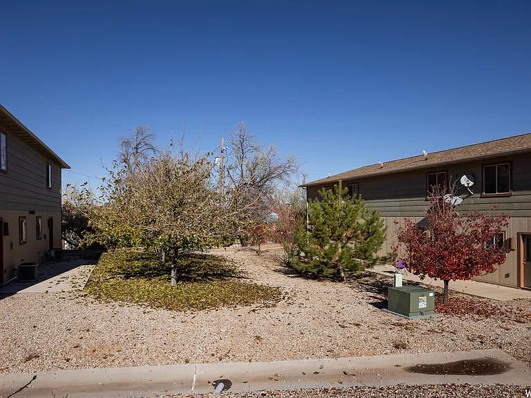 2589 E Cactus Rd — Photo 10