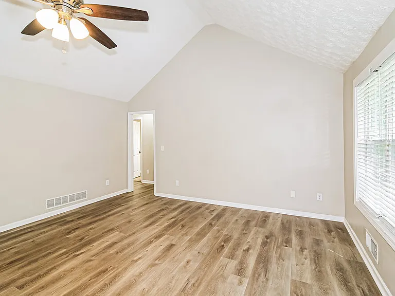 709 Miami Ct — Photo 6