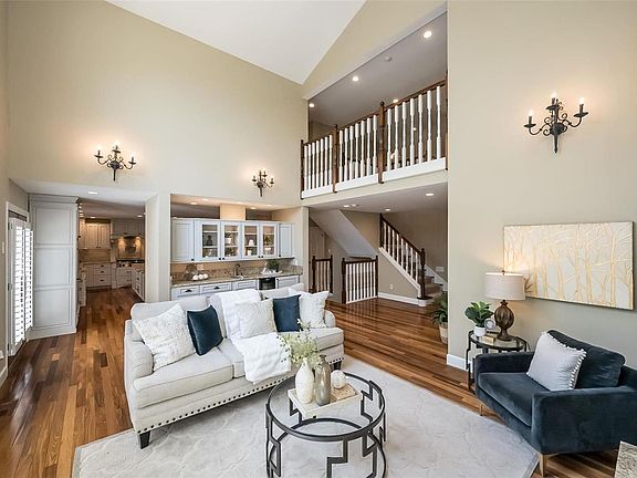 4th image of 11 Clerbrook Ln