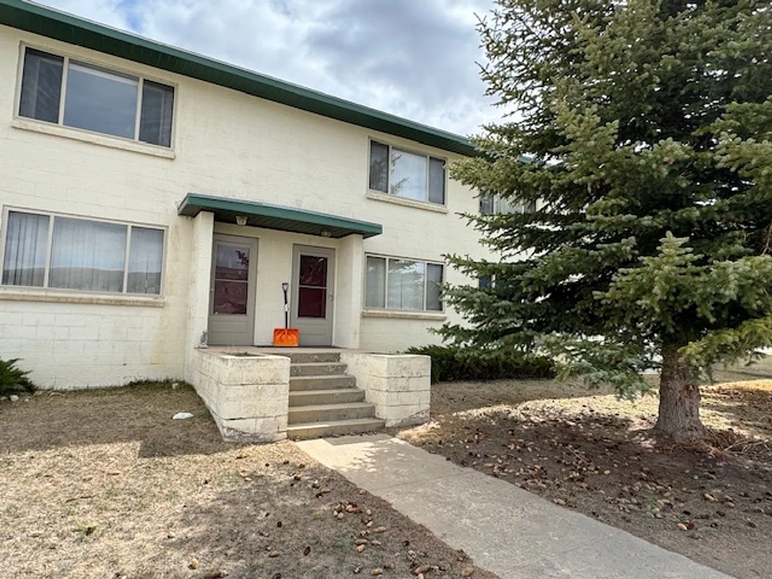 218 W Walnut — Photo 4