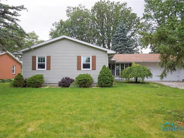 209 Vickie Ln, Fostoria, OH 44830